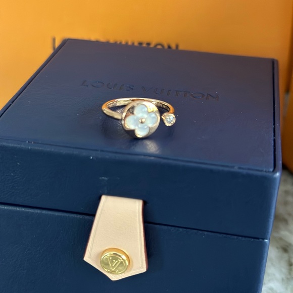 Mother of Pearl and Diamond, pink gold, Blossom Mini sun ring - Picture 8 of 11